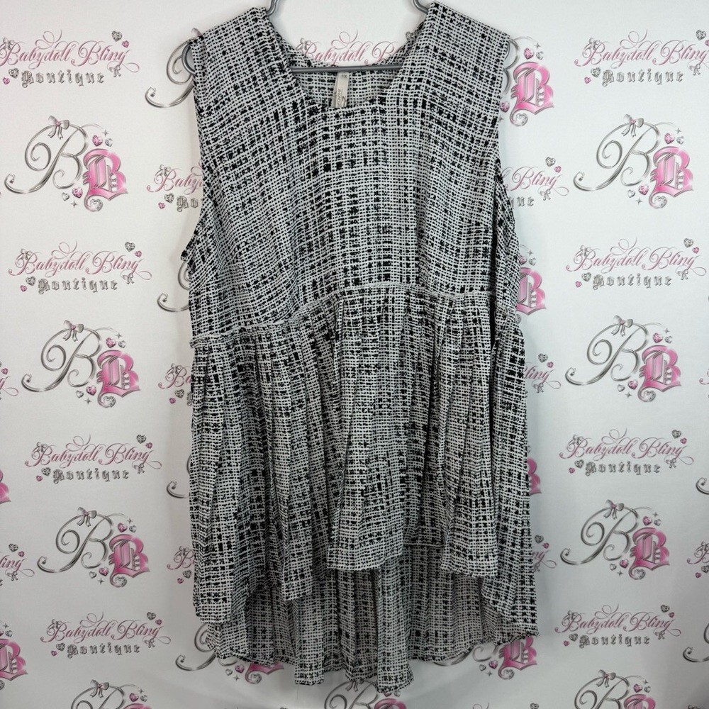 Melissa McCarthy seven7 tank top peplum ruffle Black and White Textured Blouse